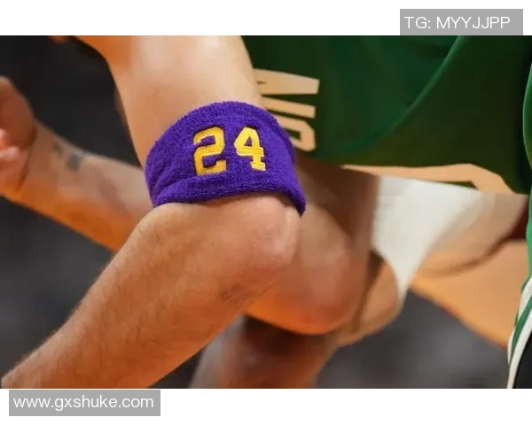 戴护腕的足球明星们如何在比赛中展现风采与实力的完美结合